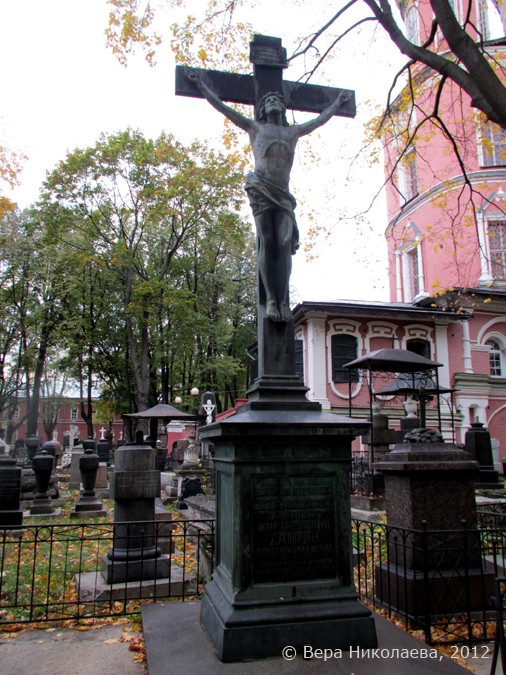 Крест-распятие на могиле П.А. Дубовицкого