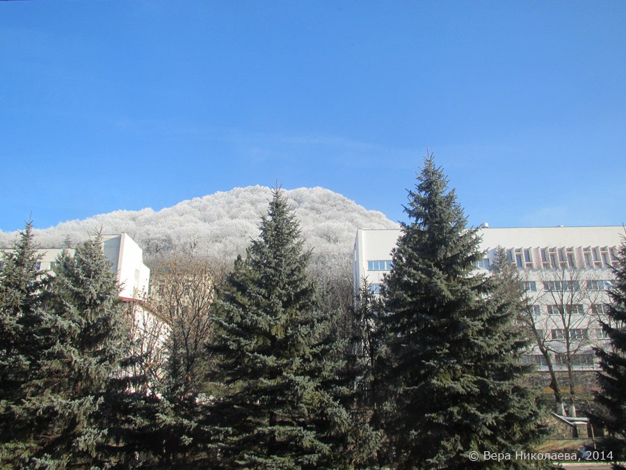 Гора Железная, вид из спального корпуса санатория Бештау